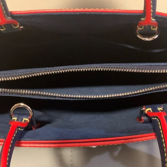 Louis Vuitton EPI Twist tote - Picture 10 of 17